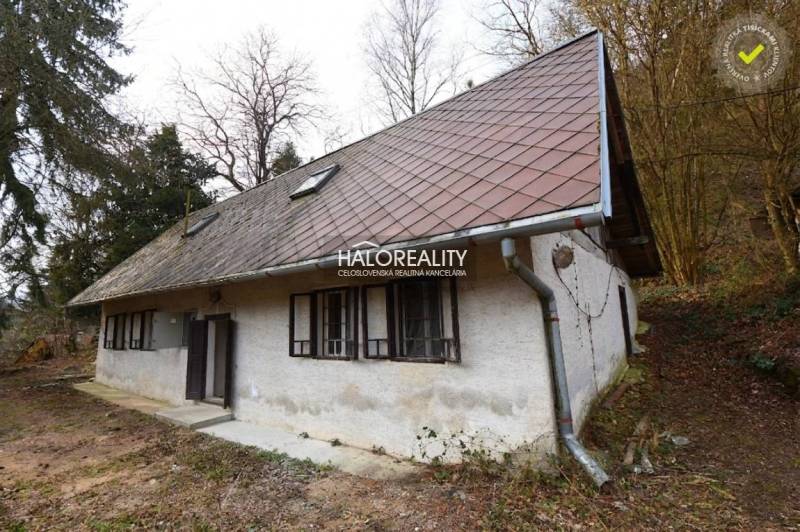 A cottage in Hodruša - Hámre with a wooden roof and forest surroundings.