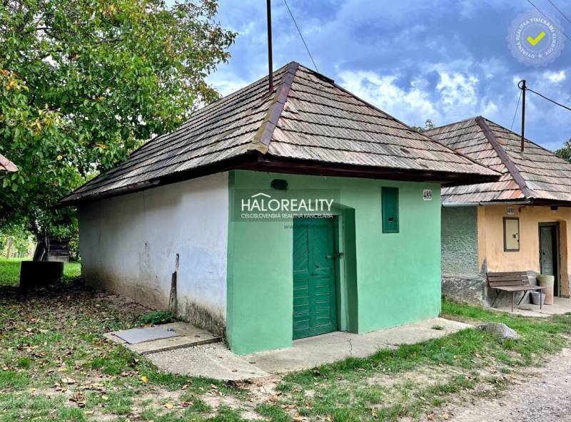 Old houses in Záhrady Mýtnych Ludan, with green and ochre facades.