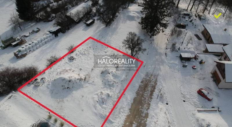 A snowy residential plot in Liptovské Beharovce, bordered by a red line.