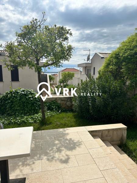 Garden of the recreational apartment in Petrčane, landscaping and stone terrace on Petrčane Street.