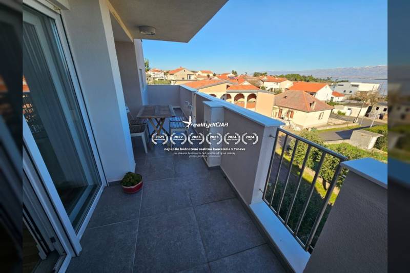 A balcony with a view of the rooftops and streets in Nin, an ideal place to relax.
