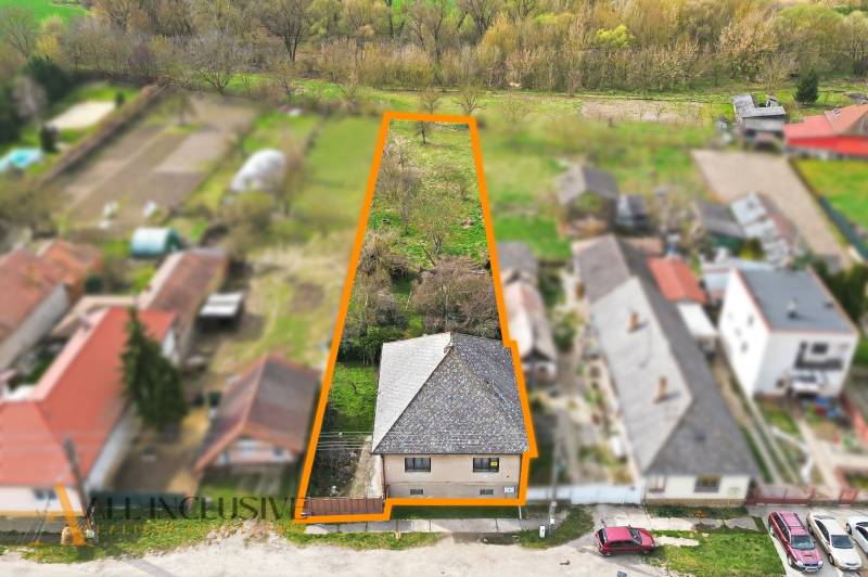 A family house in Malá nad Hronom with an extensive plot, surrounded by neighboring buildings.