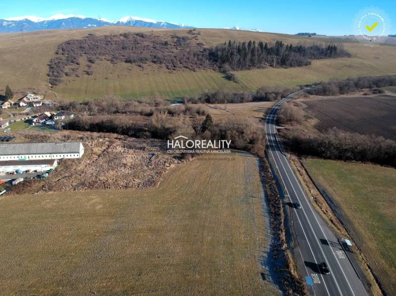 Landscape view of plots - living in Gôtovany, surrounded by road and nature.