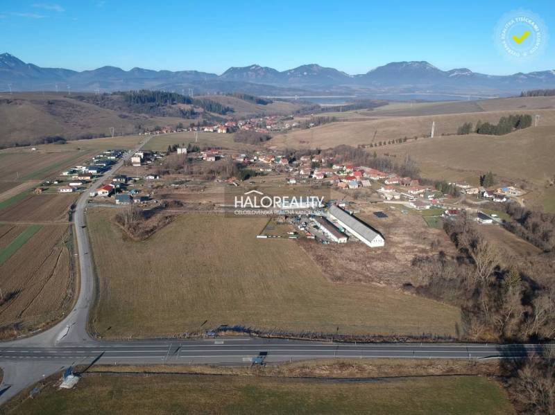 Aerial view of residential plots in Gôtovany surrounded by nature and mountains.