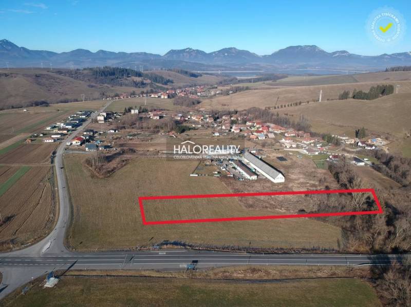 Aerial view of properties - housing in Gôtovany with a mountain panorama.