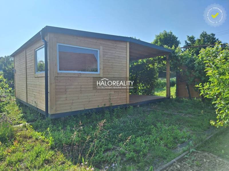 A wooden garden cottage surrounded by nature in Bojnice.