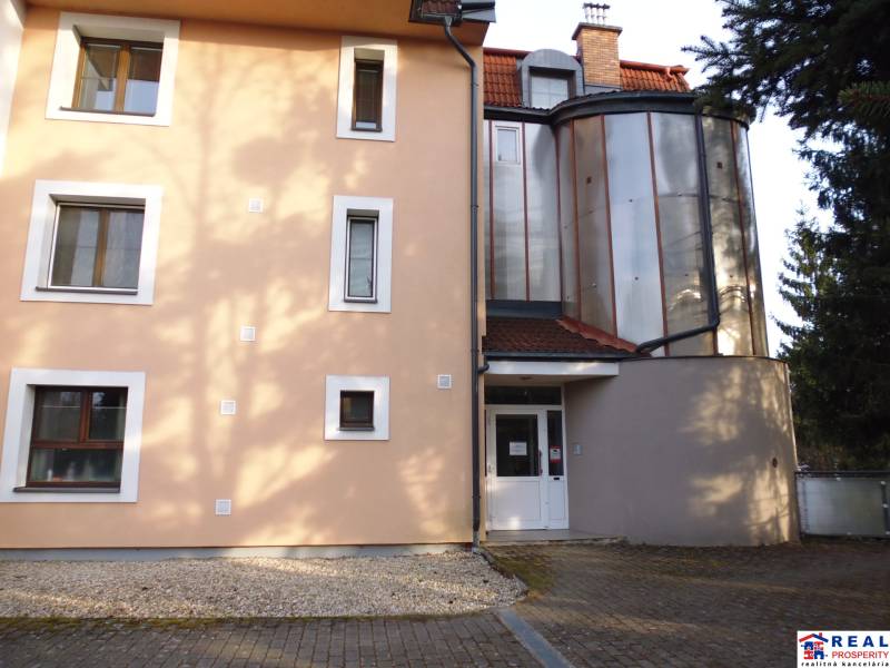 The facade of the apartment building on Veselá Street in Prešov shows several windows.