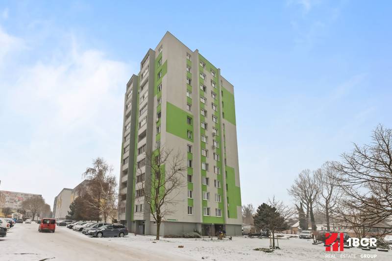 Apartment building on Svätoplukova Street in Pezinok with a parking lot, suitable for a 3-room apartment.