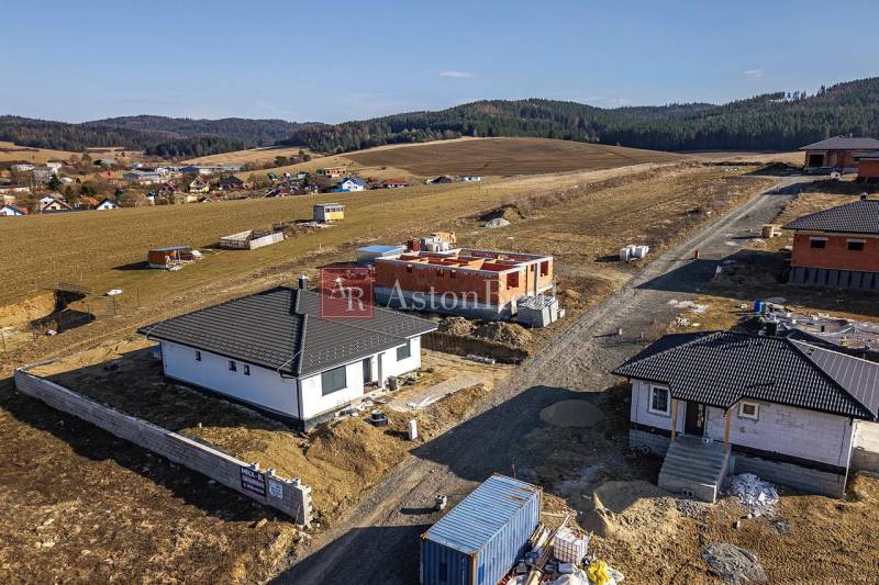 Family houses in Tvarožná with a view of the picturesque landscape and green hills.