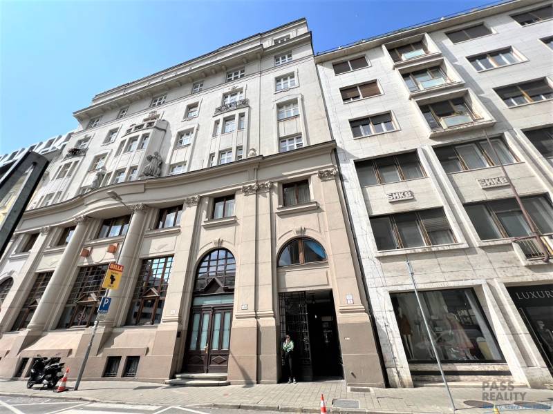 Building on Gorkého Street, Bratislava - Old Town, 2-room apartment, historical architecture.