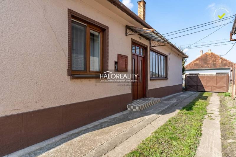 A family house in Horná Potôň with a simple facade and a yard with green lawn.