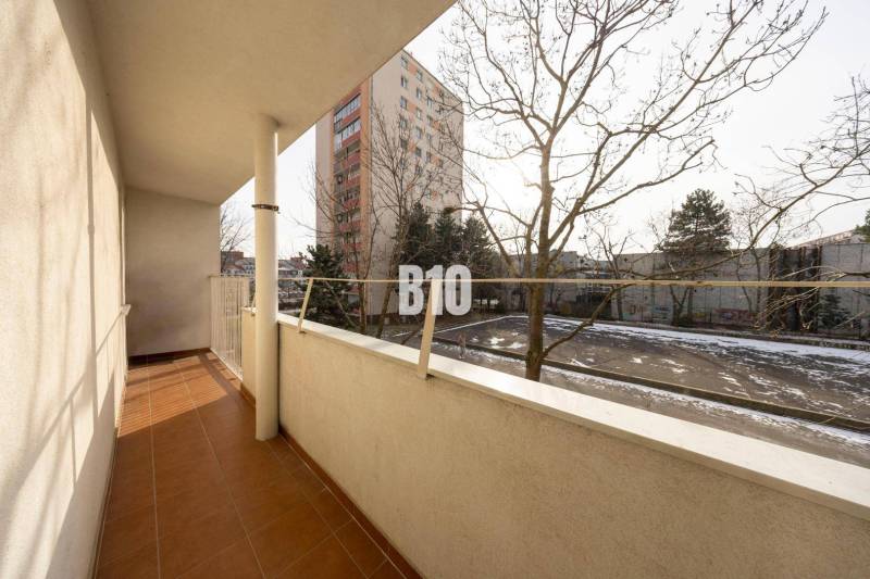 Balcony of a 3-room apartment on Račianska Street in Bratislava III with a view of the surroundings.