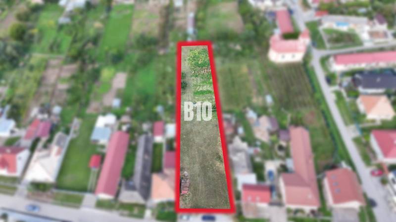 Plots - housing in Rumanová, marked rectangle, surrounded by family houses.
