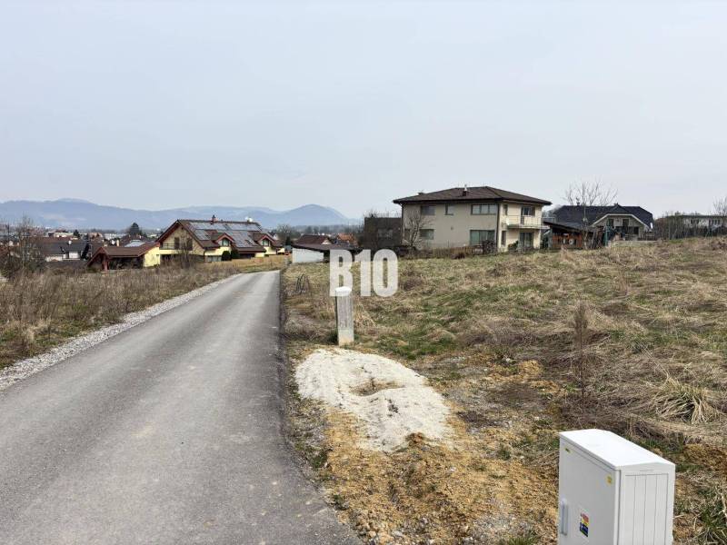 Land - housing in Rosina, a peaceful location with views of the surrounding houses and nature.