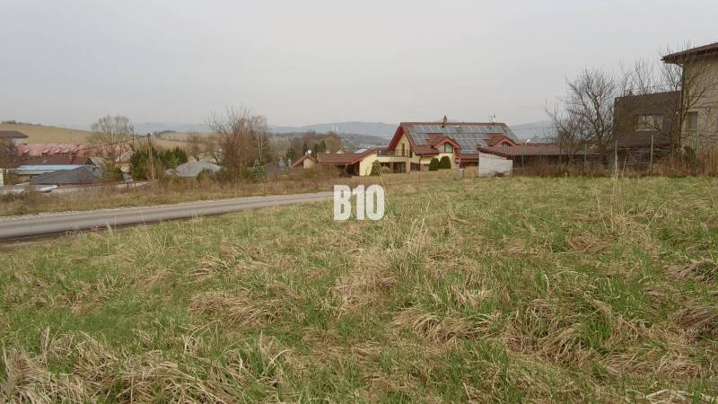 Plots - housing in the village of Rosina, grassy land with the surroundings of rural houses.