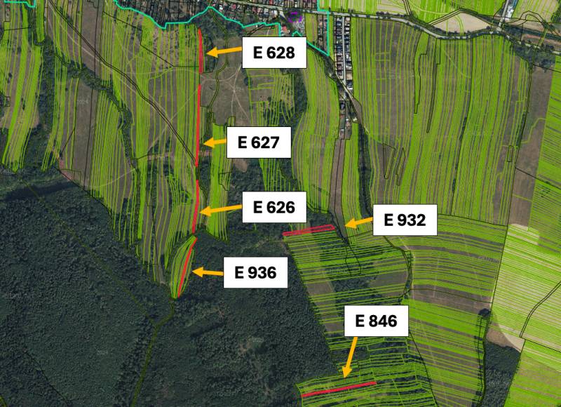 The map shows agricultural and forest lands around Veľká Čausa.