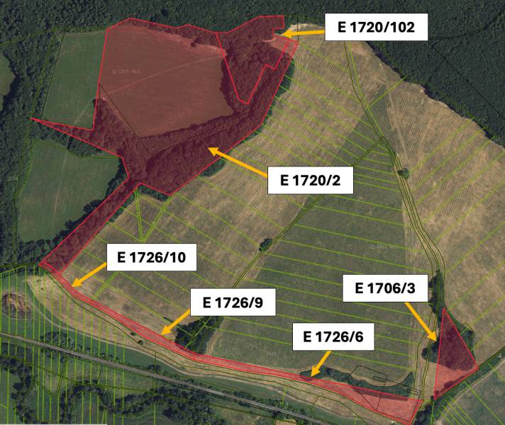 An aerial photograph illustrates agricultural and forest lands in Veľká Čausa with marked parcels.