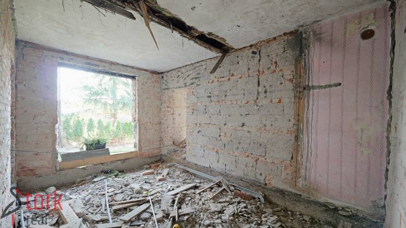 The foundation of a family house in Dolný Hričov on Mládeže Street with exposed walls.