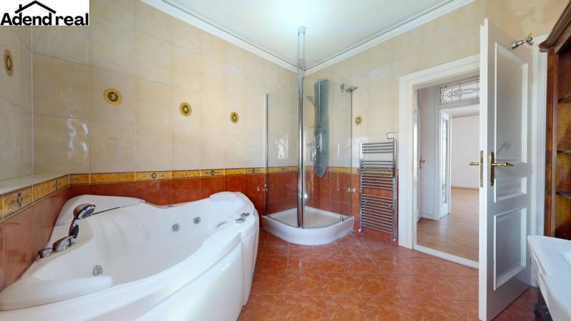 A bathroom with a massage bathtub and a shower, a 5 or more room apartment.