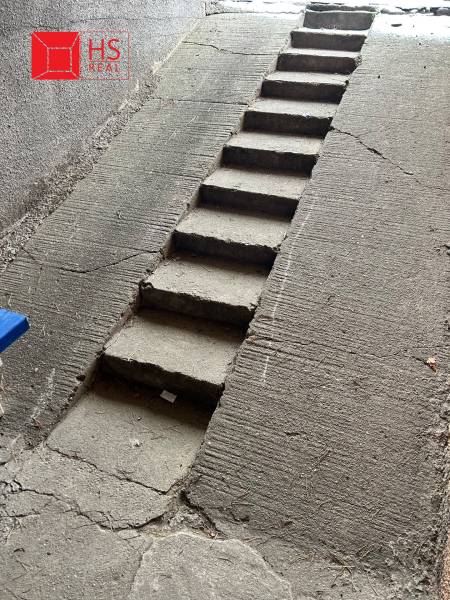 schodisko do pivnice