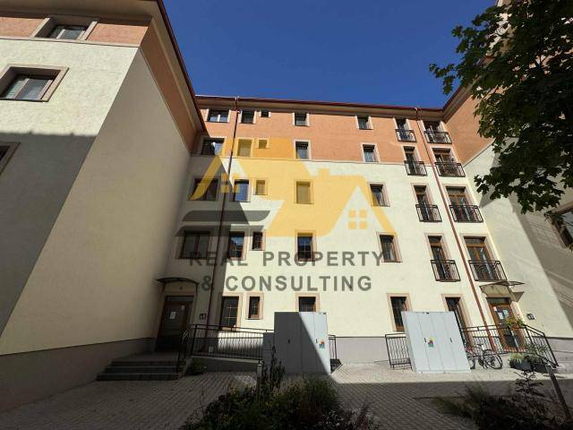 The exterior of the apartment building on Gúgska Street in Nové Zámky offers 2-room apartments.