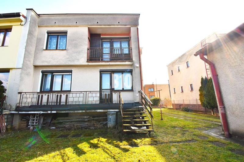 A family house in Žilina with a terrace, lawn, and stairs leading to the garden.
