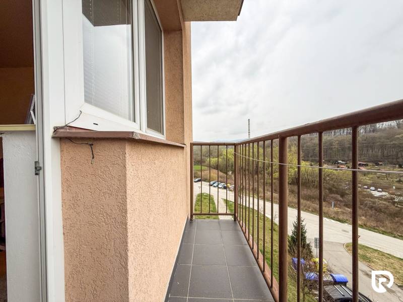 I apologize, but it seems that the text you provided is incomplete or unclear. Could you please provide the full text you would like translated into English?