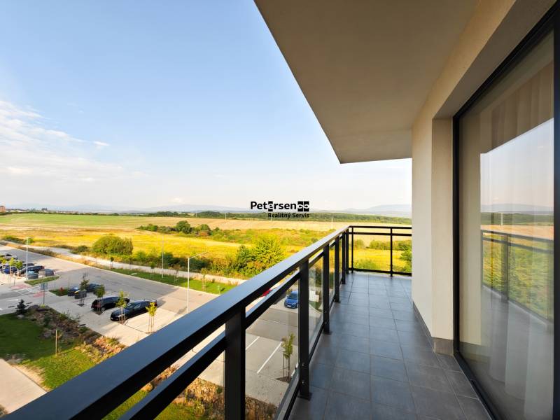 Balcony of a 2-room apartment with a view of nature and a parking lot on Cédrová in Košice.