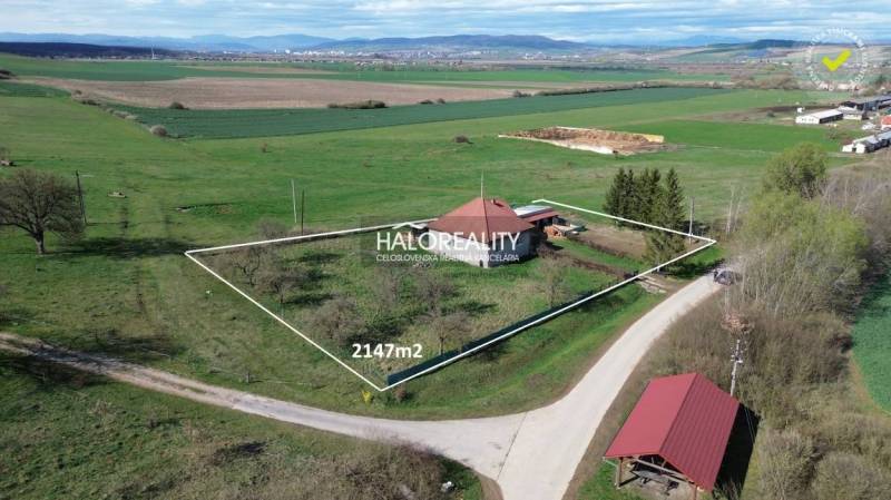 A family house in Rimavské Janovce on a spacious plot of 2147 m², surrounded by nature.