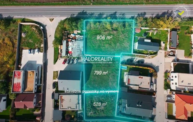 Residential building plots in Senec with marked areas of individual parcels.