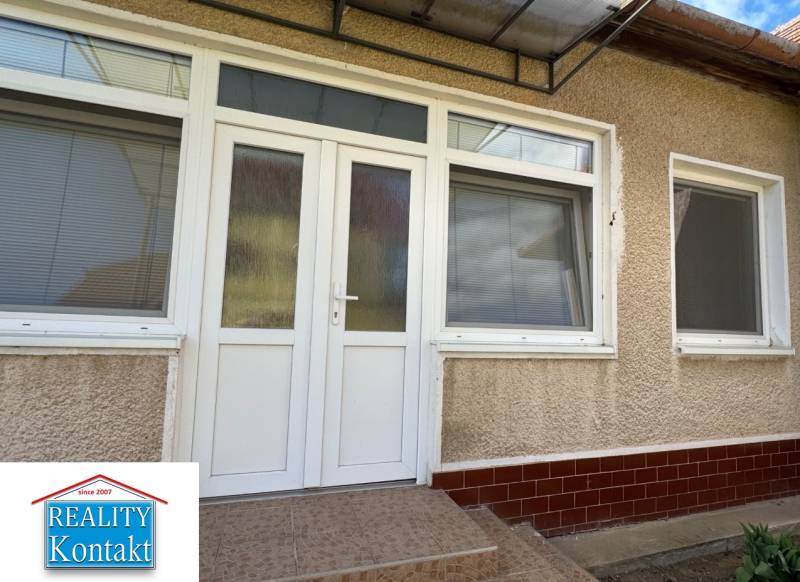 Entrance doors and windows on the family house on Hlavná Street in Radava.