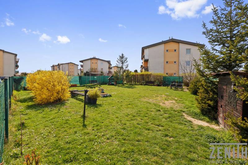 Garden with lawn and shrubs in Most pri Bratislave on M. R. Štefánika Street.