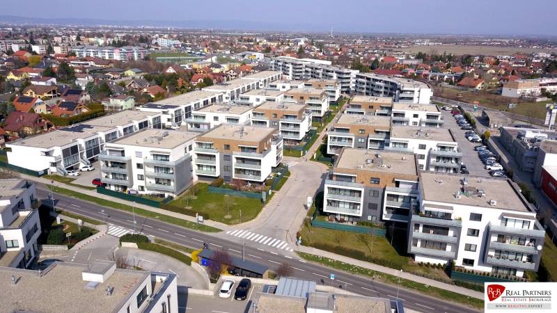 Satellite view of 3-room apartments on Orechova Street in Dunajská Lužná.