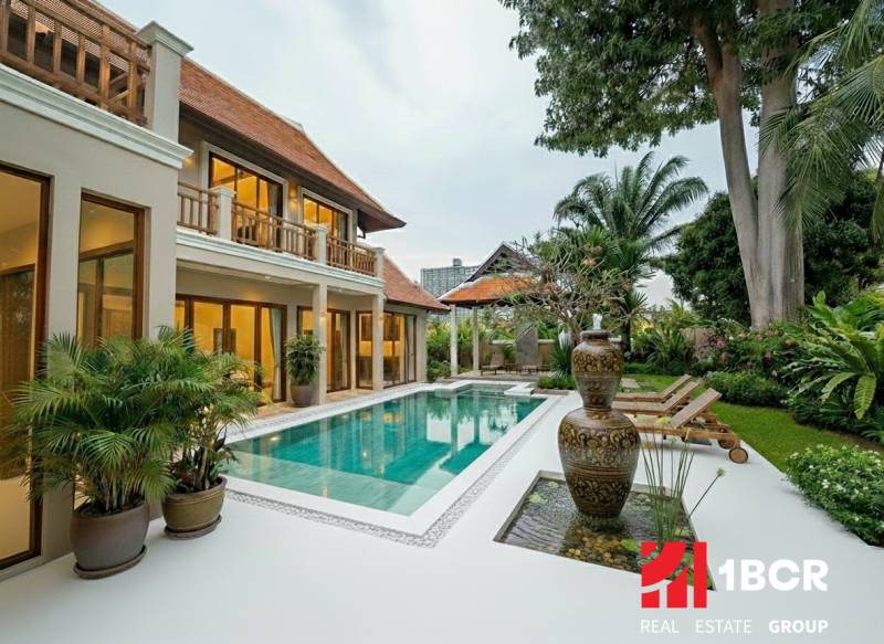 Villa in Pattaya with a pool, exotic garden, and spacious terrace for relaxation.