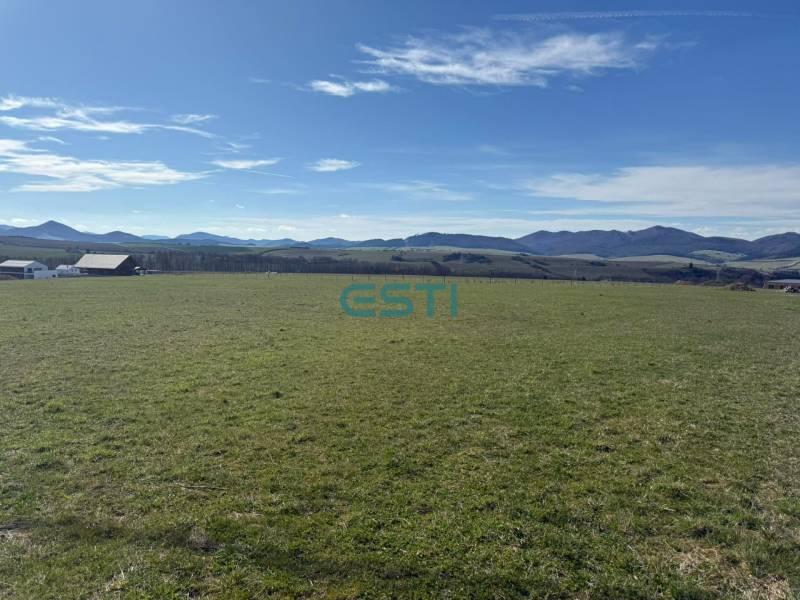 Residential plots in Kunerad on Borie Street with a view of the hills.