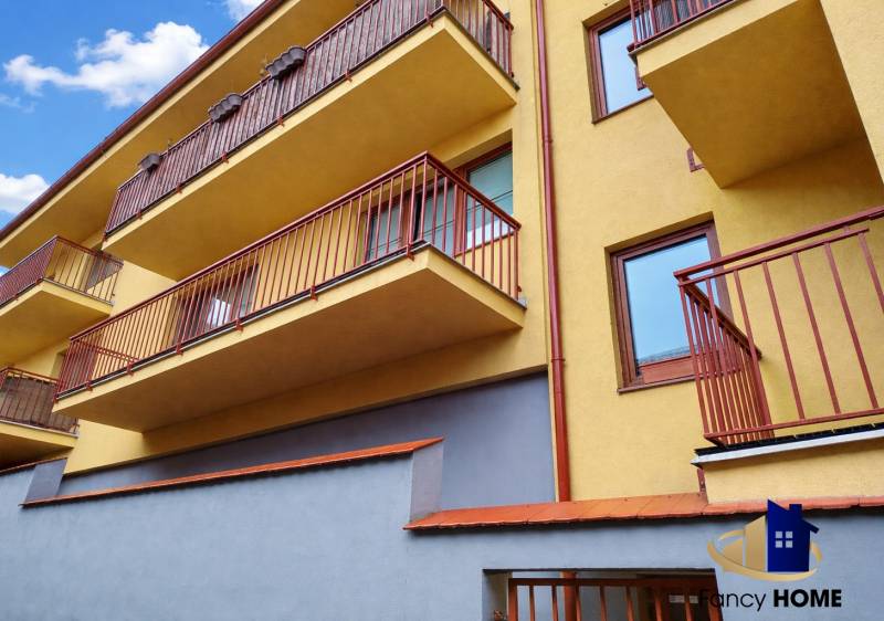 Apartment complex with balconies on Kostolné Square in Kežmarok, ideal for a 2-room apartment.
