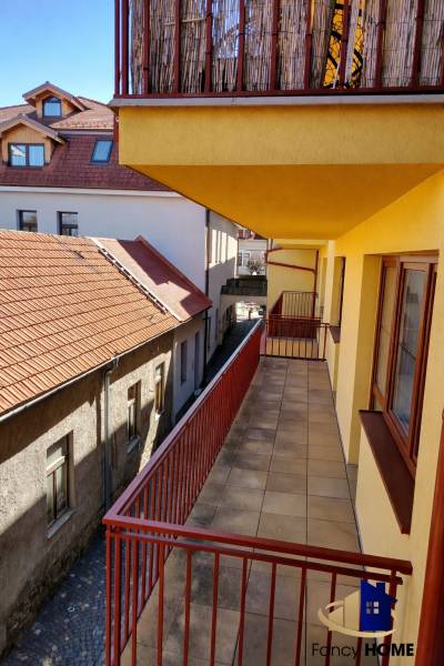 A balcony of a 2-room apartment on Kostolné námestie in Kežmarok with a view of the rooftops.