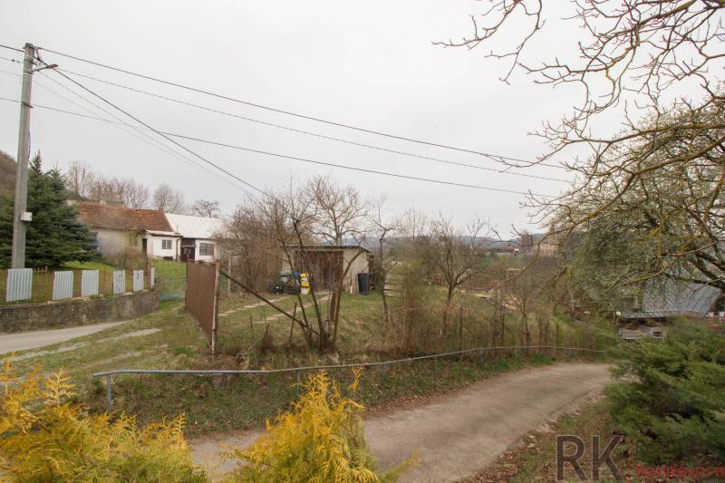 A country family house in Kostoľany nad Hornádom, surrounded by nature and a paved road.