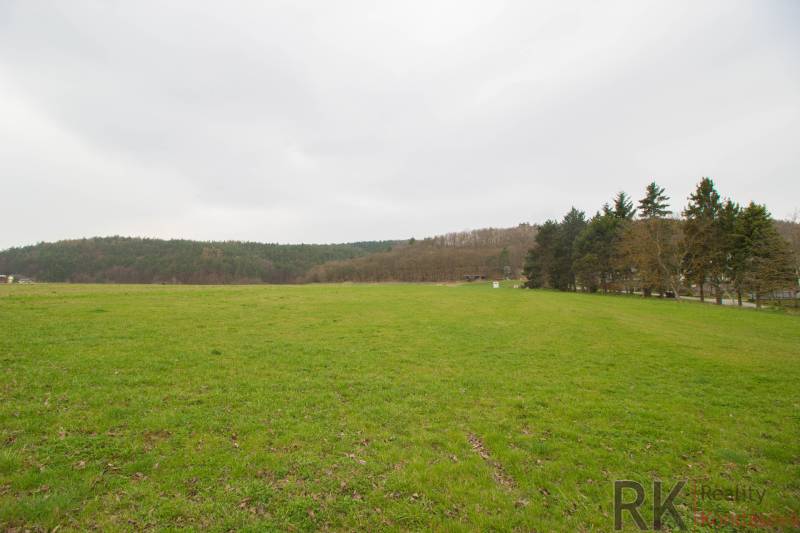 Greenery and forest background in Kostoľany nad Hornádom, an ideal plot for a family house.