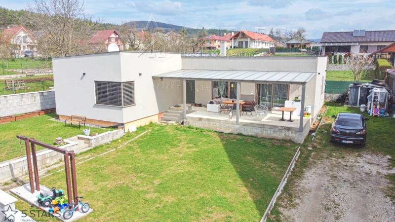 A family house on Bošianska Street in Neporadza with a terrace and a garden.