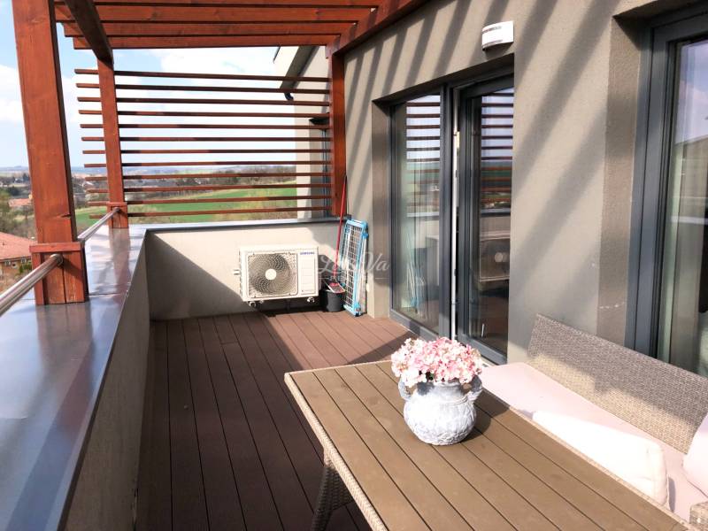A 2-room apartment terrace with a view of the surroundings and floral decoration.