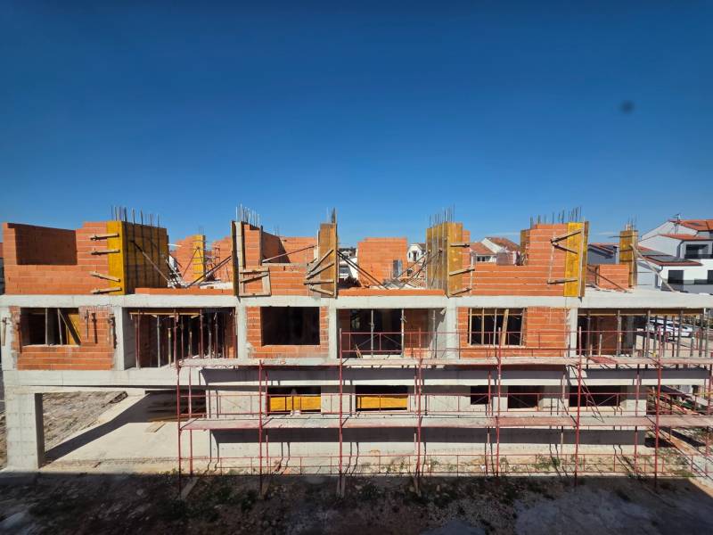 An unfinished 3-room apartment in Srima with red bricks and scaffolding.