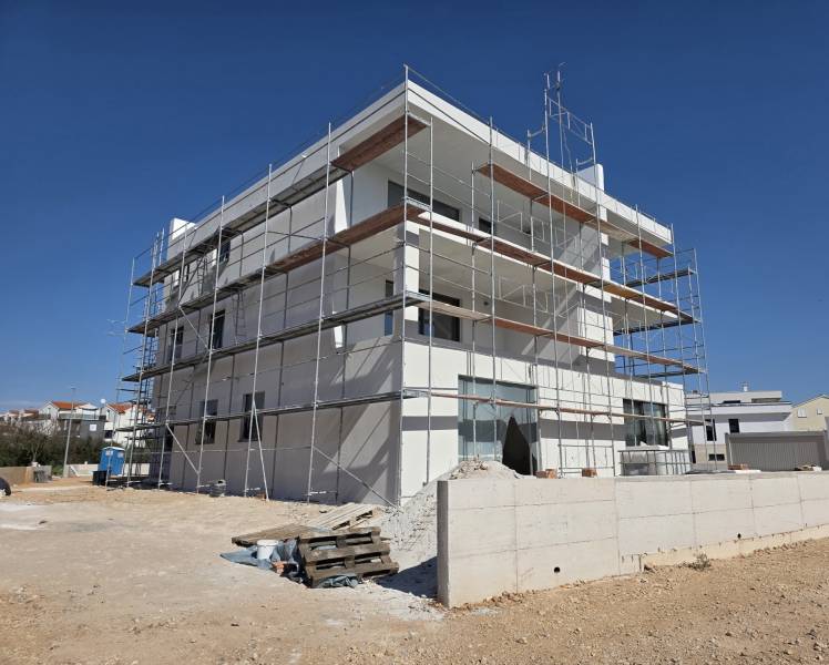 A building in SRIMA with scaffolding, work is being done on a 3-room apartment.