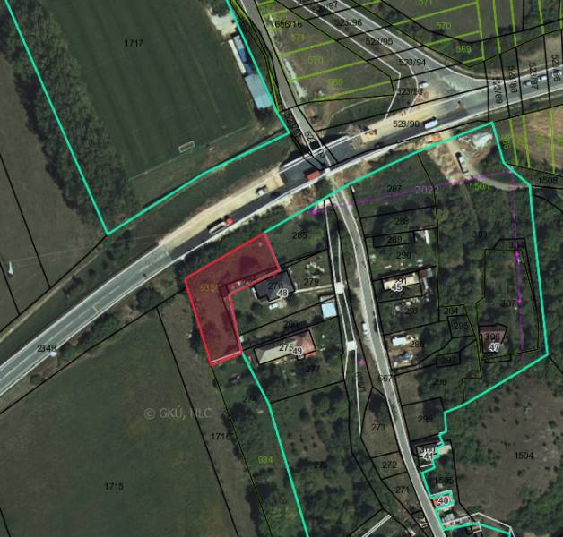 Cadastral map with marked plots for agricultural and forestry use in Dvorníky-Včeláre.
