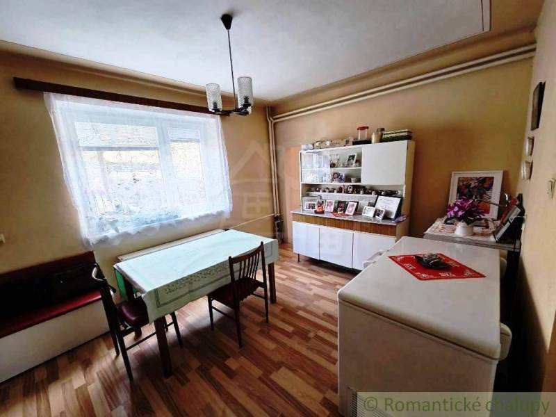 Dining room in a family house with a wooden decor floor and a dining table.