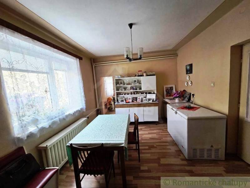 Dining room in a family house with a wooden decor floor and a dining table.
