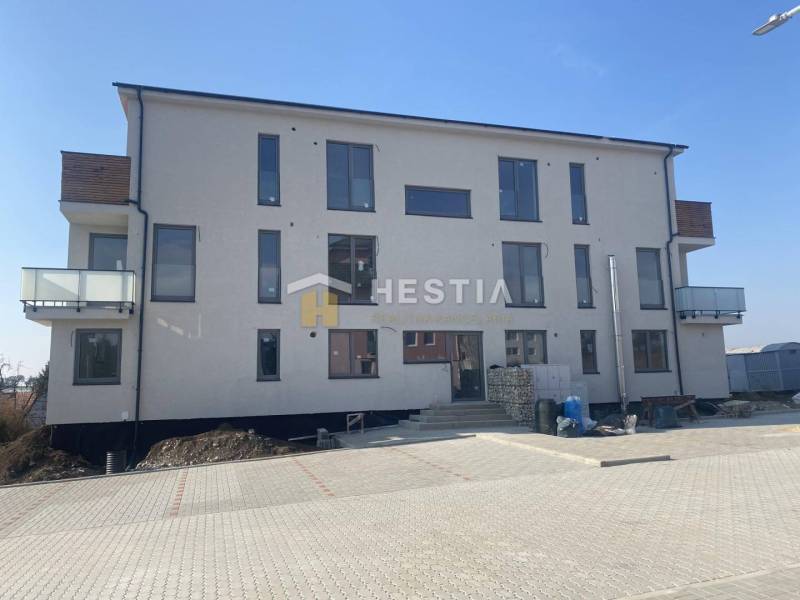 New building with balconies and parking, ideal investment for a 2-room apartment in a quiet location.