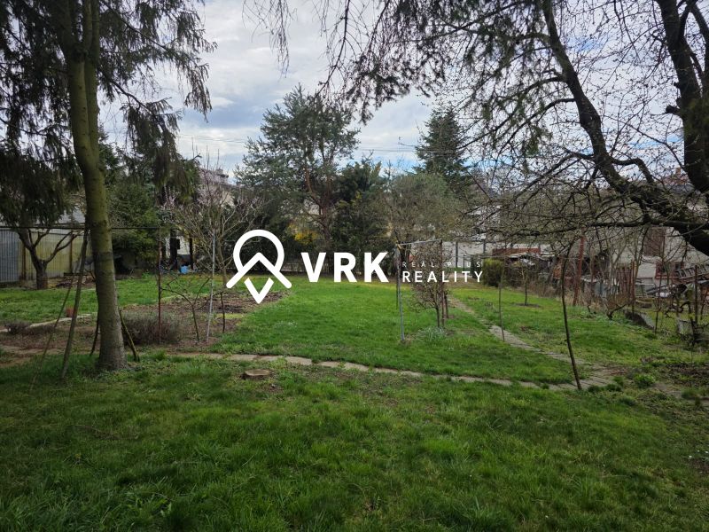 Greenery on a residential plot in Bohdanovce surrounded by trees and shrubs.