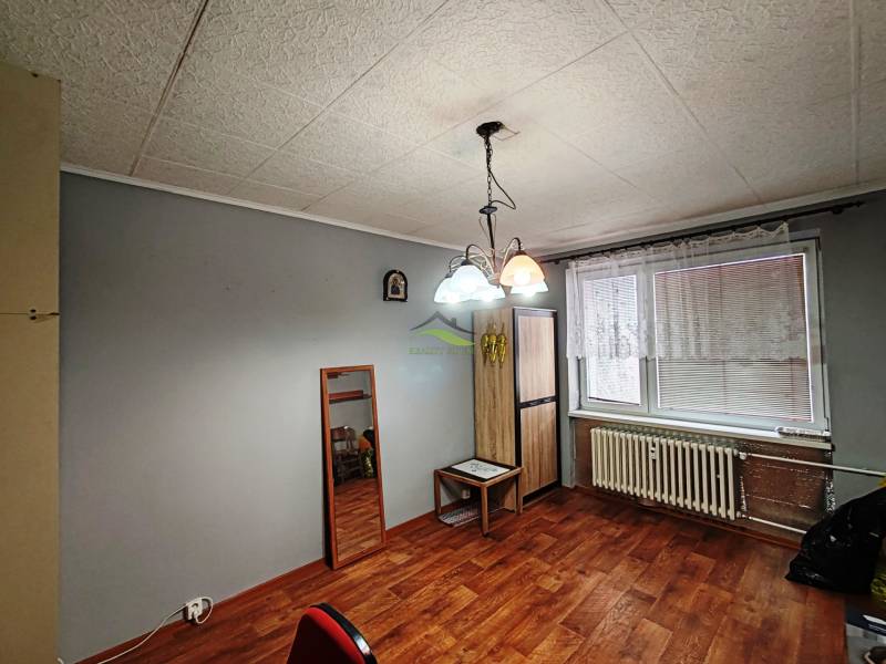 Gray walls in a 4-room apartment with wood-patterned flooring and chandeliers.