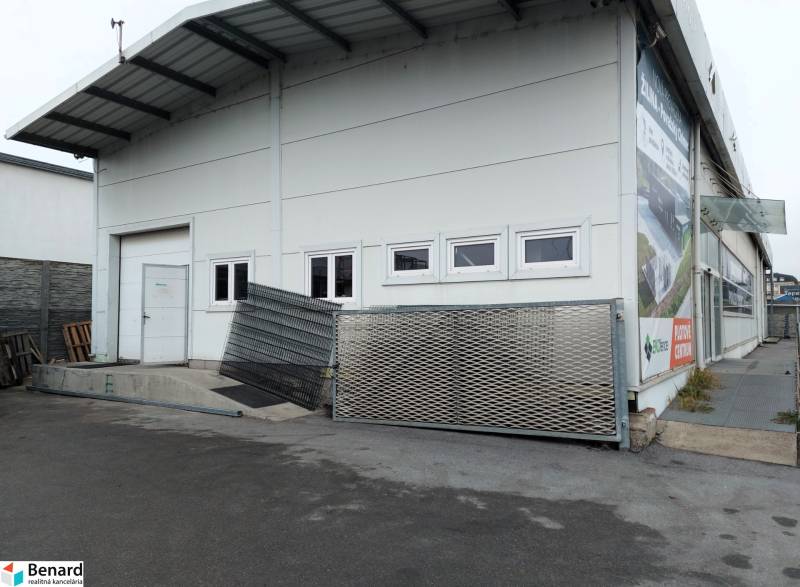 Commercial premises building on Kamenna Street in Žilina, suitable for warehouses.